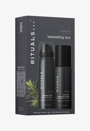 Schwarze Verpackung mit einem einzelnen schwarzen Duschschaumbehälter mit klarem Deckel und einem schwarzen Antitranspirant-Spray, beide mit der Aufschrift "homme."