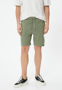 Koton BERMUDA zielony