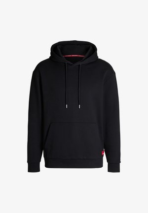 Czarna bluza z kapturem wykonana z mieszanki bawełny. Posiada przednią kieszeń kangurzą, sznurki z metalowymi końcówkami oraz czerwoną metkę z logo po boku.