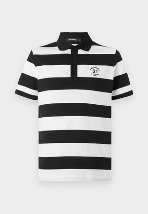 Czarna i biała w paski koszulka polo z kołnierzykiem, trzema guzikami z przodu oraz małym logo z napisem "21" i "PARIS" na lewej piersi.
