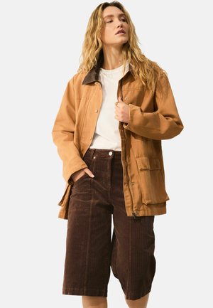 REGULAR FIT - WASHED - Šorti - brown