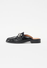 Unselected, black naplack