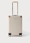 TRAVEL HARDCASE TROLLEY - Βαλίτσα με ρόδες - vanilla