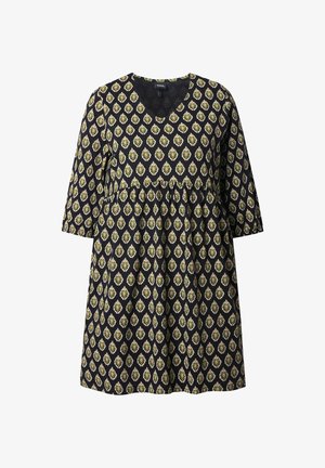 Czarna sukienka z rękawami do trzech czwartych, dekoltem w kształcie litery V, posiadająca kwiatowy wzór w odcieniach zieleni, różu i żółci, z marszczoną talią i luźnym krojem.