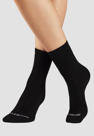 Schwarze Baumwollsocken mit geripptem Muster und einfarbigem Design, mit weißem Markenlogo in der Nähe des Knöchels.