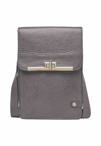 Sivá kožená crossbody ta�ška s textúrovaným povrchom, vybavená zlatou sponou a plochým popruhom pre jednoduché nosenie.