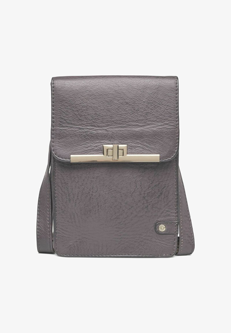 Szara skórzana torba na ramię z teksturowaną powierzchnią, z zapięciem w kolorze złotym oraz płaskim paskiem do łatwego noszenia.