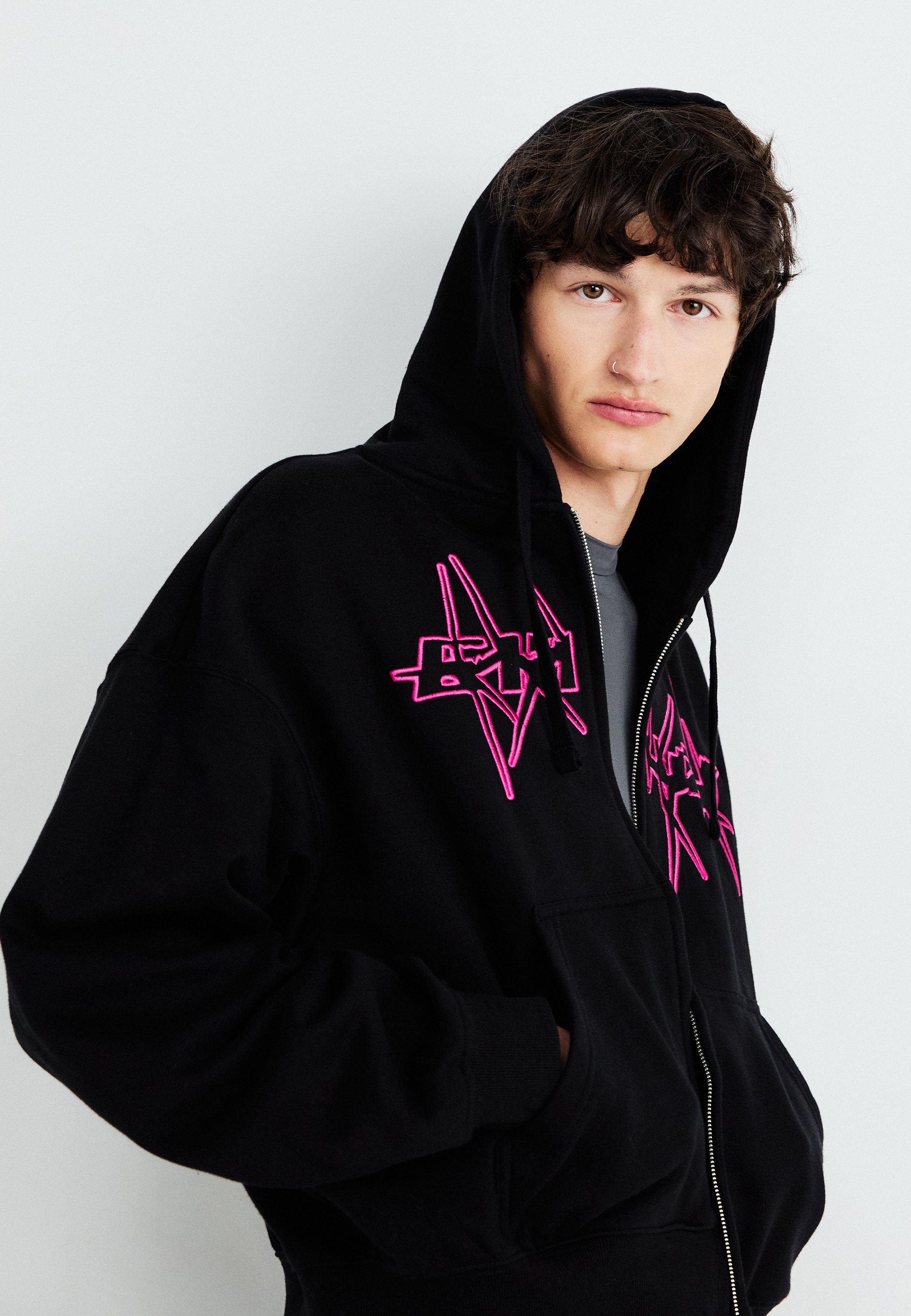 Weekday BOXY GRAPHIC ZIP HOODIE - Zip-up sweatshirt - black