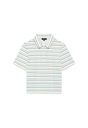 Polo blanco de manga corta con delgadas rayas horizontales verdes y tres botones beige debajo del cuello.