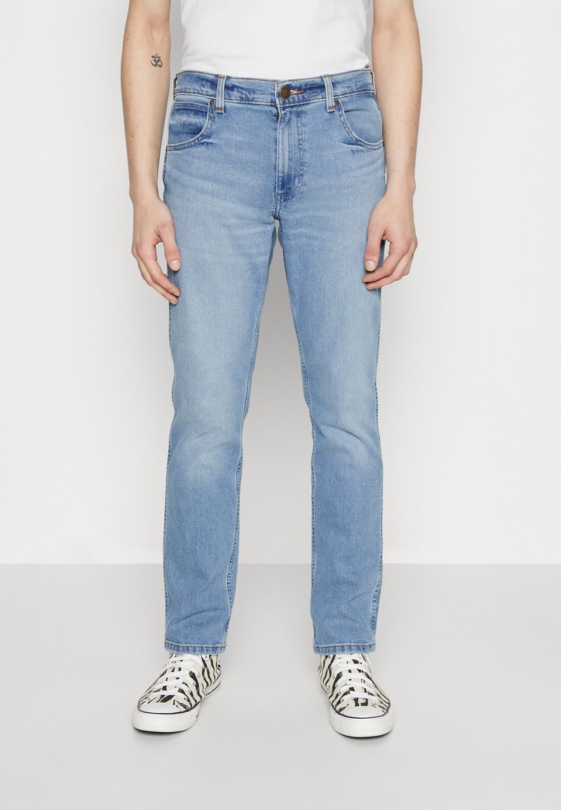 Wrangler GREENSBORO Jeans Straight Leg light blue demin/lightblue