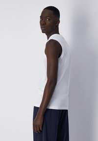 Champion SLEEVELESS CREWNECK - Top - white
