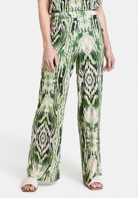 Gerry Weber GEMUSTERTE JERS - Trousers - ecru weiss grün druck