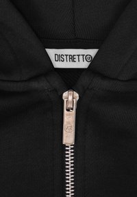 Felpa nera con cappuccio caratterizzata da una zip argentata con linguetta, polsini a coste e un'etichetta con la scritta "DISTRETTO 12" nel collo. Tessuto morbido.
