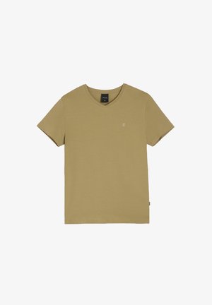 Beżowy t-shirt z krótkim rękawem w kształcie litery V z małym białym haftowanym logo na lewej piersi oraz czarną metką z rozmiarem wewnątrz kołnierza.