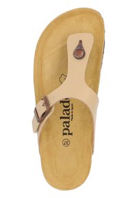 Sandalia de cuero en color beige con un acento metálico marrón, suela texturizada y plantilla suave; visible el logotipo estampado y la talla.