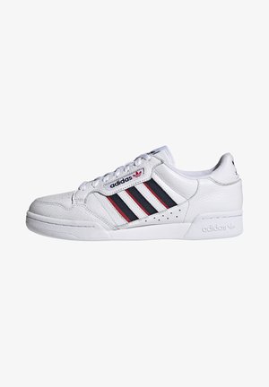 Adidași din piele albă, cu trei accente în dungi negre și roșii, suprafață texturată, guler căptușit și talpă din cauciuc. Prezintă logo pe limbă și pe toc.