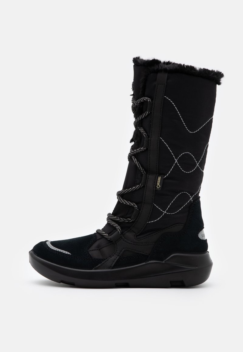 Botte d'hiver noire avec doublure en fourrure, devant lacé, semelle rembourrée et motifs ondulés blancs cousus sur la tige.
