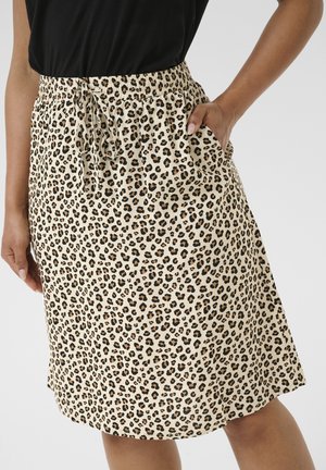 Leopard print skirt featuring an elastic waistband with a drawstring, pockets, and a soft fabric texture in beige and black tones.
