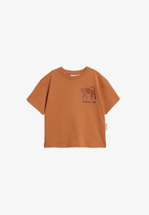 Kort oranje t-shirt, katoenen materiaal, losse pasvorm. Heeft een afbeelding van een gevlekt dier en de tekst "CHOOSE JOY" in een donkerdere kleur.