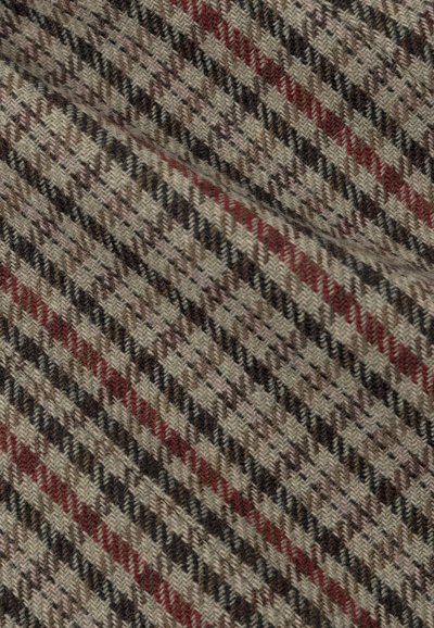 Textil con un patrón de espiga en tonos beige, marrón y rojo apagado. Textura suave con líneas diagonales y variación en el grosor del hilo.