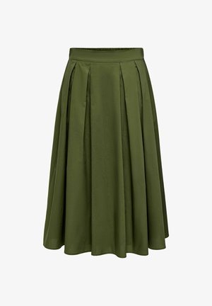 Do koljena duga plisirana suknja maslinasto zelene boje s pripijenim pojasom i A-izrezom, izrađena od glatkog materijala.