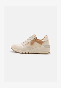 Unselected, shell comb