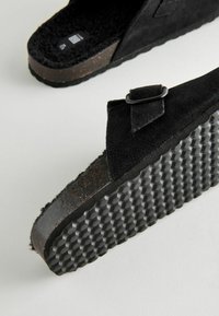 Next FOREVER COMFORT REGULAR FIT - Papucsszandálok - black borg