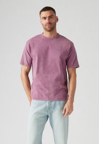 Levi's® RED TAB™ VINTAGE TEE - T-shirts basic - purple gumdrop