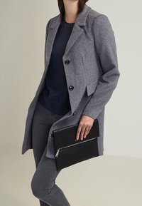 KIOMI Kort kappa / rock - mottled grey