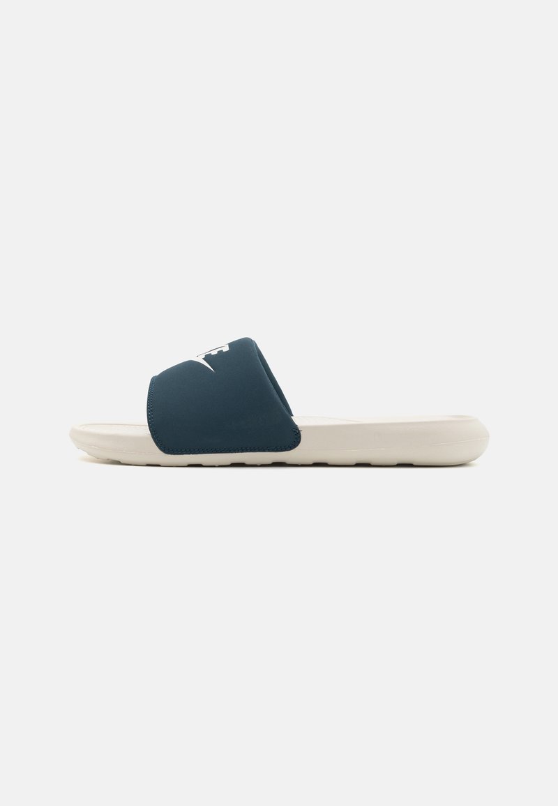 Nike Sportswear VICTORI ONE SLIDE UNISEX - Papuci - armory navy/sail/light orewood brown