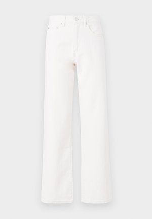 Baltas denim bikses, augsta jostasvieta, plati kāju dizains, klasiskā piecu kabatu stils, priekšējā pogas un rāvējslēdzēja aizdare, gluda tekstūra bez redzamām rakstām.