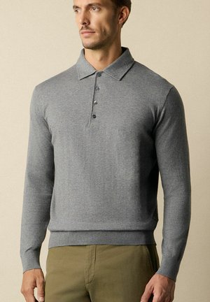 - Koszulka polo