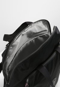 Kipling KAZUKI BE UN - Zaino - rich black