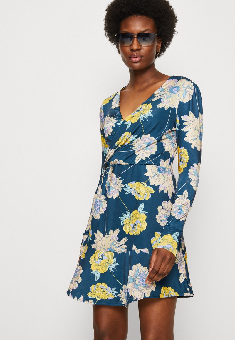 Robe Trapèze GUESS Los Angeles – Bleue, Taille 34, Viscose/Coton/Lycra (Occasion Très Bon état)