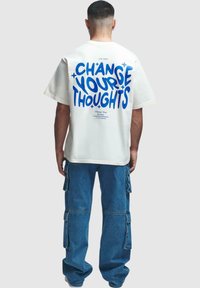2Y Studios THOUGHTS - Marškinėliai su spaudiniu - off white
