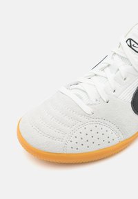 Nike Performance JR. STREETGATO - Halové kopačky - summit white/night forest