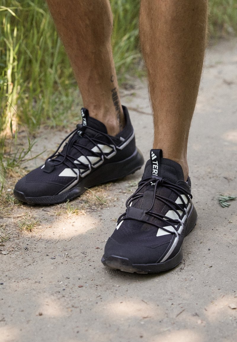 Adidas Terrex VOYAGER 21 TRAVEL - Fjellsko - core black chalk white ...