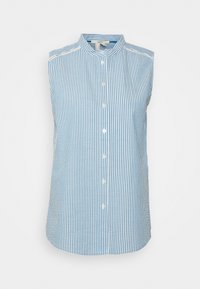 Chemise sans manches à boutons en bleu clair et blanc rayé, dotée d'un col pointu et d'une légère courbe à l'ourlet pour un ajustement cintré.