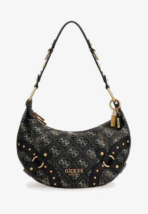 Sort denim skuldertaske med guldfarvet hardware, mønsteret logo og nitter; har en buet form og justerbar rem.