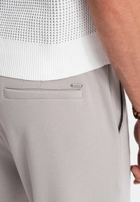 Ombre OM-PACP - Jogginghose - light grey