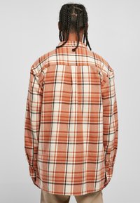 Urban Classics Shirt - softseagrass red