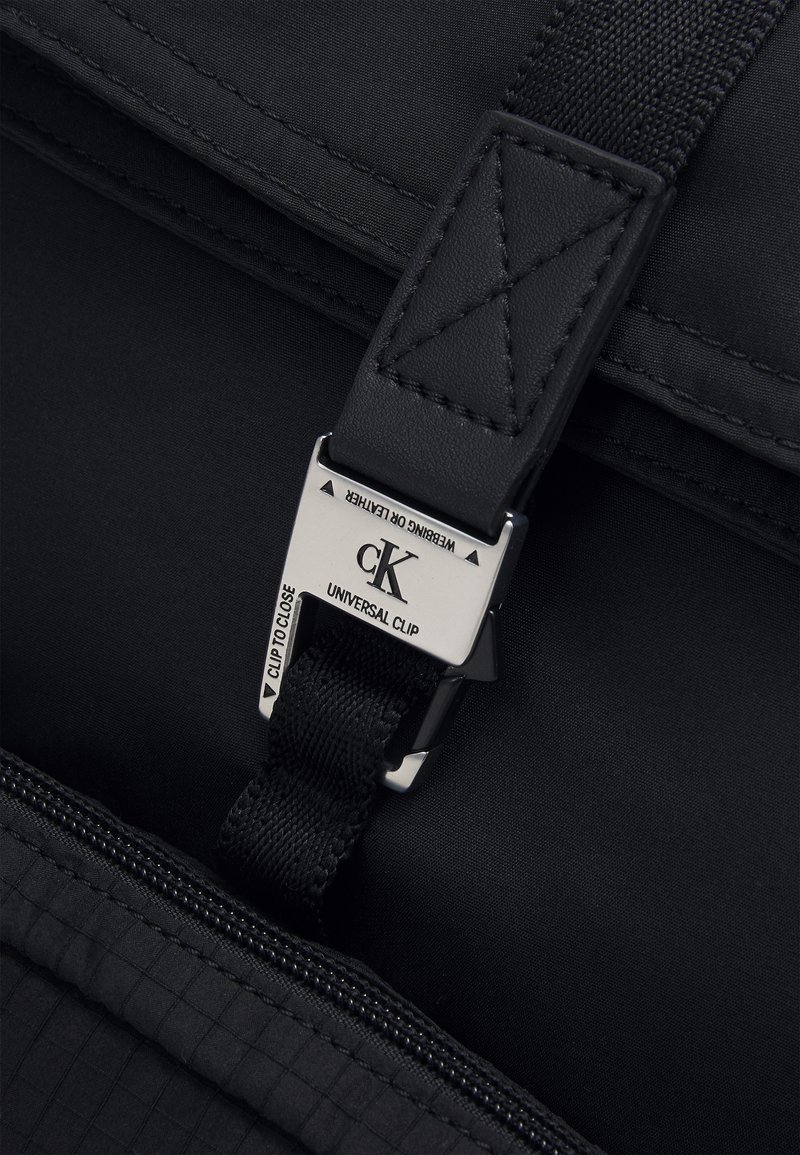 Herren Taschen & Koffer | Calvin Klein Jeans MIX FLAP UNISEX Tagesrucksack black/schwarz - IV83689 Herren Taschen & Koffer | Calvin Klein Jeans MIX FLAP UNISEX Tagesrucksack black/schwarz - IV83689