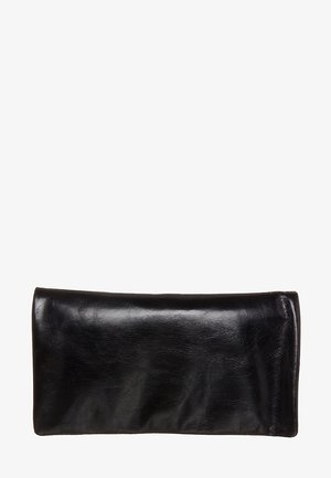 Pochette rectangulaire en cuir noir avec une finition lisse et légèrement brillante, présentée fermée sur un fond blanc.