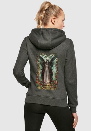 Grå hoodie med en detaljerad grafik av en ängel med vingar, omgiven av vinrankor och blommor på baksidan. Mjuk tygkvalitet, avslappnad passform.
