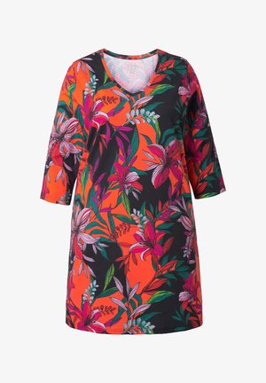 V-mallinen, polvipituinen mekko, jossa on 3/4 hihat ja rohkea trooppinen kukkakuosi punaisella, pinkillä, vihreällä ja mustalla oranssilla pohjalla.
