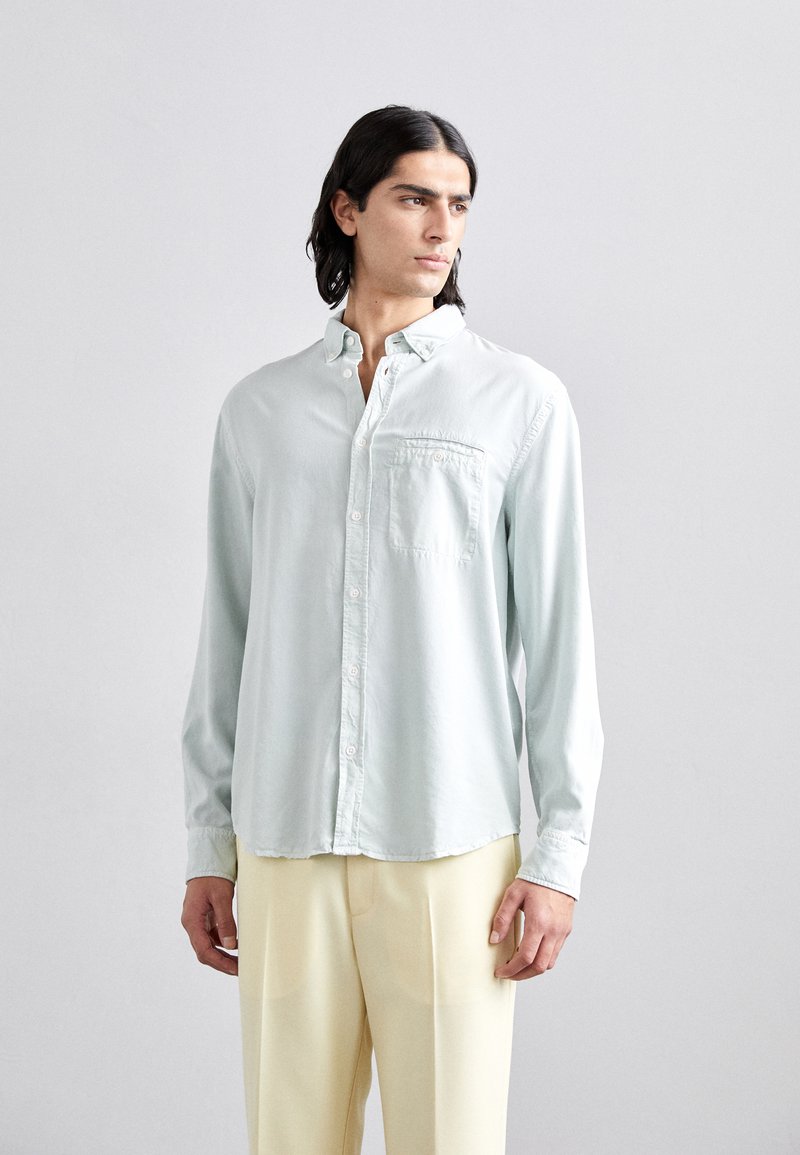 Filippa K - ZACHARY - Camisa - faded turquoise, Ampliar