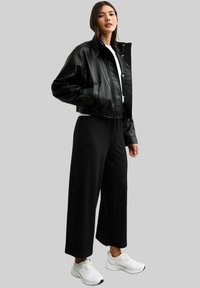 New Look PLISSE CROPPED WIDE LEG - Tygbyxor - black