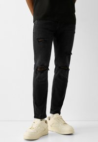 Bershka Džíny Slim Fit - black