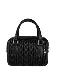 Zwarte leren handtas met geweven textuur, gestructureerde vorm, dubbele handvatten aan de bovenkant en gouden hardware accenten met een charme van de Italiaanse vlag.