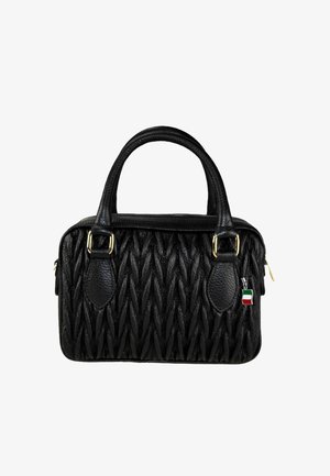 Sac en cuir noir avec texture tissée, forme structurée, poignées supérieures doubles et accents en métal doré, orné d'un charme en forme de drapeau italien.